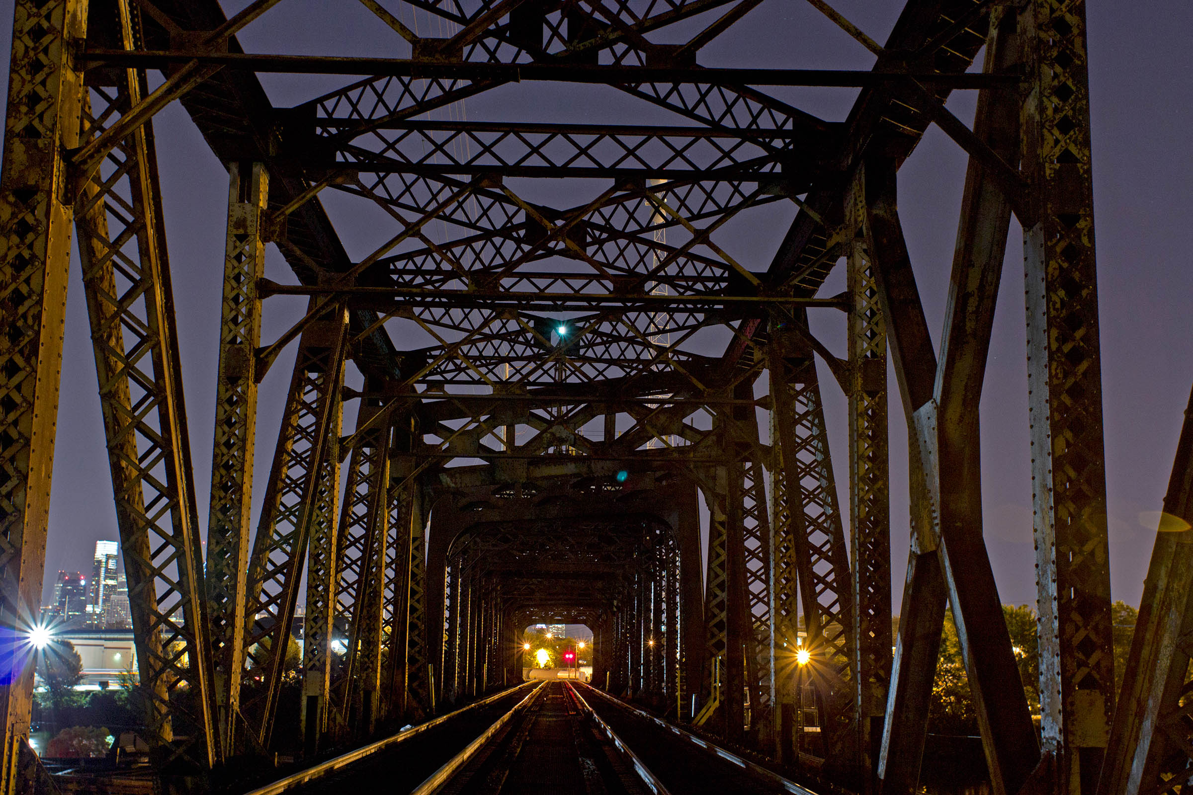 Railroad bridge, Philadelphia, PA, USA, 2013.